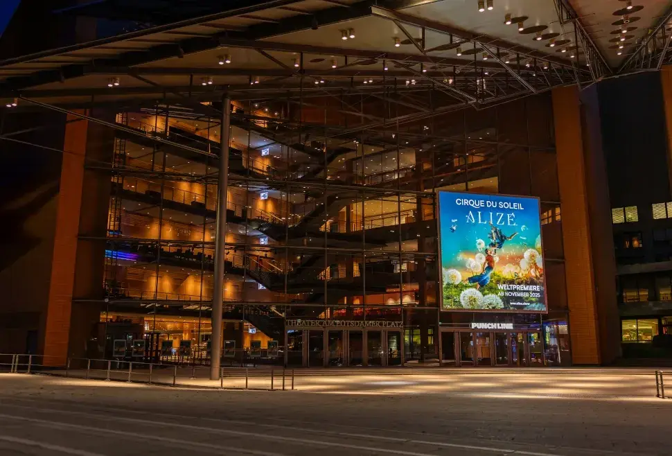 Theater am Potsdamer Platz von außen